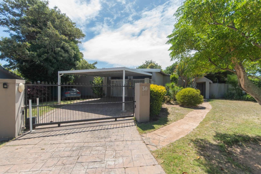 8 Bedroom Property for Sale in Summerstrand Eastern Cape